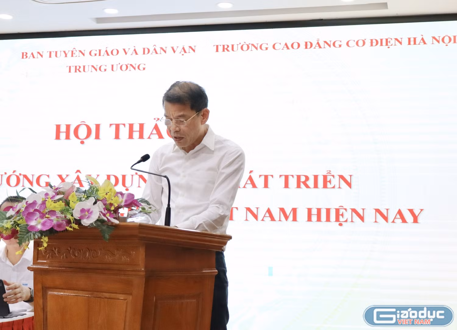 Ông Vũ Thanh Mai - Phó Trưởng Ban Tuyên giáo và Dân vận Trung ương phát biểu khai mạc hội thảo.