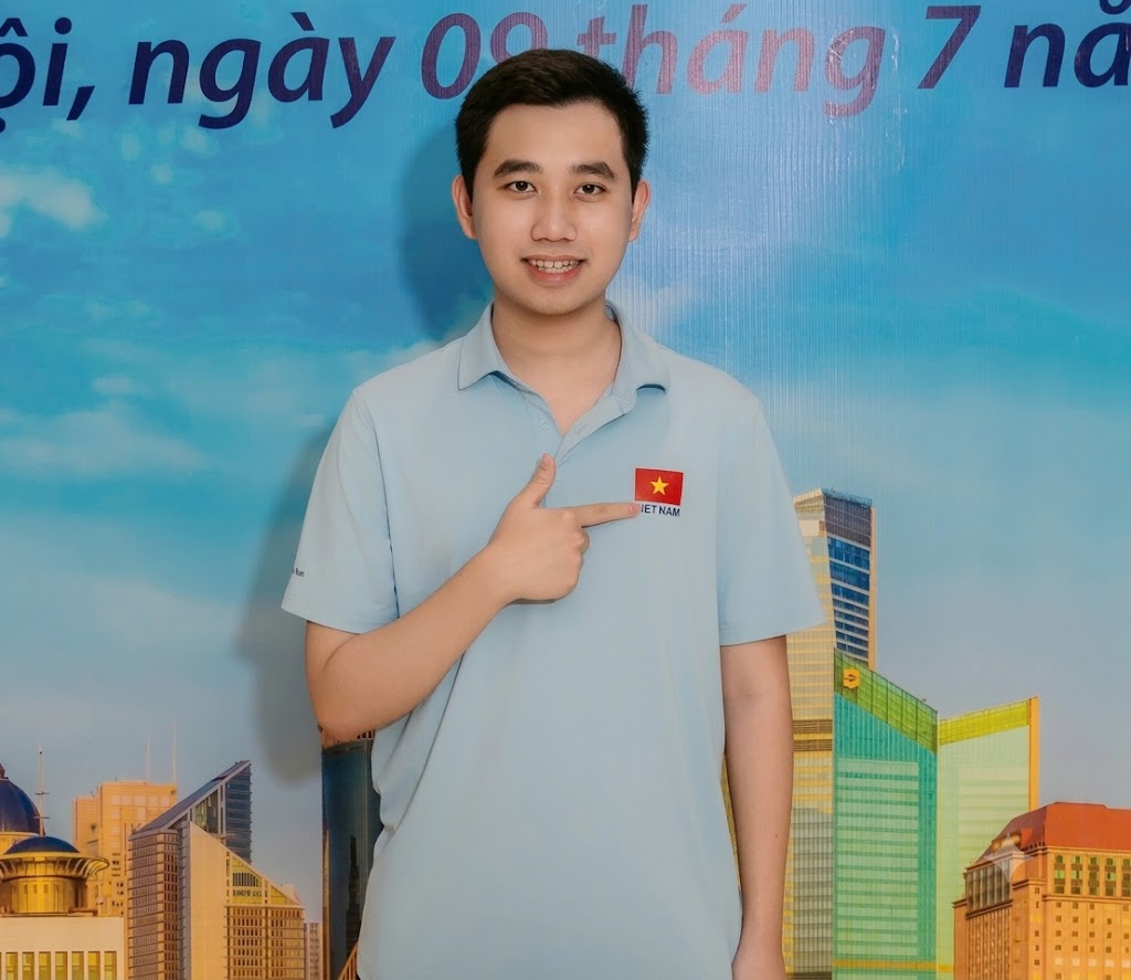 Nguyễn Lê Nhật Nam - học sinh lớp 12 Toán 1, Trường Trung học phổ thông Chuyên Đại học Sư phạm, Trường Đại học Sư phạm Hà Nội. Ảnh NVCC