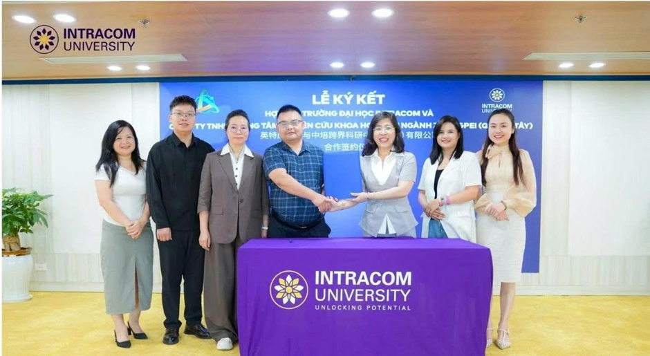 Trường Đại học Intracom hợp tác với Trung tâm Nghiên cứu khoa học Liên ngành Zhongpei (Quảng Tây, Trung Quốc). Ảnh: NTCC