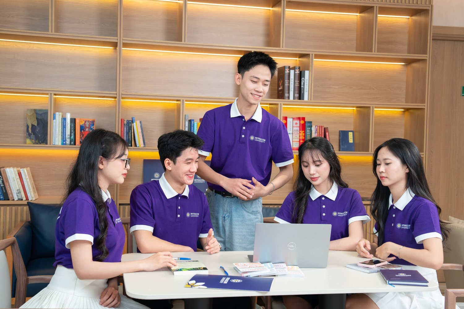 Sinh viên Trường Đại học Intracom. Ảnh NTCC