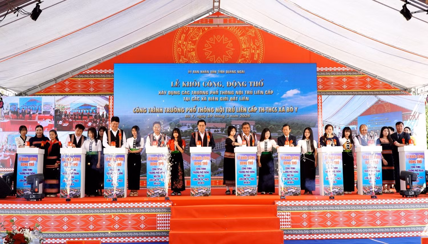 Lễ khởi công công trình xây dựng Trường phổ thông nội trú liên cấp Tiểu học – Trung học cơ sở xã Bờ Y, tỉnh Quảng Ngãi. Ảnh: quangngai.edu.vn