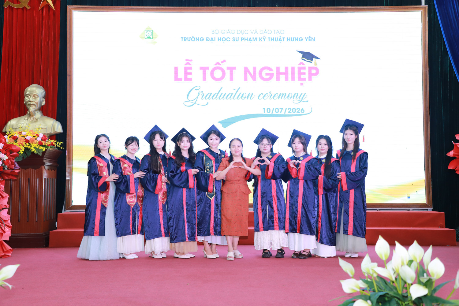 truong-dai-hoc-su-pham-ky-thuat-hung-yen-trao-bang-tot-nghiep-nam-2026-3.jpg