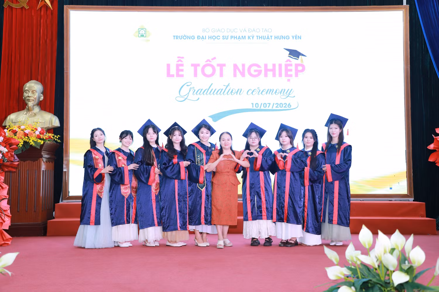 truong-dai-hoc-su-pham-ky-thuat-hung-yen-trao-bang-tot-nghiep-nam-2026-3.jpg