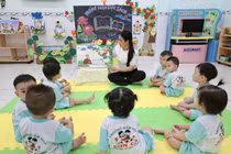 Cô và trò Trường Mầm non Sơn Ca (phường Ninh Kiều, thành phố Cần Thơ). Ảnh NTCC