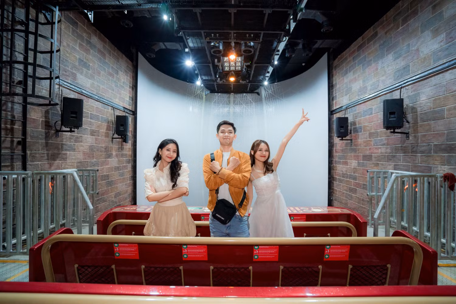 rap-phim-airship-mat-bay-2.jpg