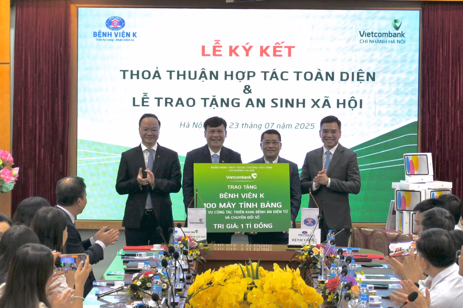 anh-2-vcb-ky-ket-voi-benh-vien-k.jpg