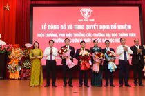 Đại học Huế trao quyết định bổ nhiệm cán bộ quản lý các trường đại học thành viên, đơn vị trực thuộc