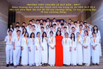 Cô Lữ Thị Trà Giang, Hiệu trưởng Trường Trung học phổ thông Chuyên Lê Qúy Đôn (áo đỏ) - Ảnh NVCC