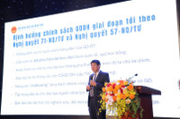 Giáo sư, Tiến sĩ Huỳnh Văn Chương, Cục trưởng Cục Quản lý chất lượng (Bộ Giáo dục và Đào tạo) trình bày tham luận tại hội thảo. Ảnh: Doãn Nhàn
