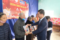 Tạp chí điện tử GDVN tặng 300 suất quà Tết cho bà con hộ nghèo ở huyện Thanh Ba