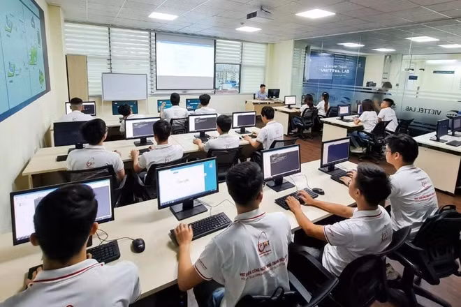 Để hình thành doanh nghiệp công nghiệp chiến lược, cơ sở giáo dục đại học đóng vai trò ra sao?