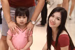 Vợ và con gái Minh Tiệp gây chú ý ở sự kiện