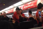Khách Trung Quốc tạt nước nóng vào mặt tiếp viên Thai AirAsia