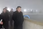 Triều Tiên sập internet, Kim Jong-un đi thăm trại cá