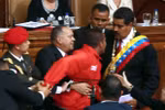 Maduro bị cướp micro trong lễ tuyên thệ nhậm chức Tổng thống Venezuela