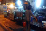 Kéo nhau vào nhà nghỉ vì... mất nước
