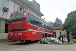 Xe khách “nhốt” 4 bộ đội biên phòng, tông xe công an