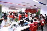 Tham gia đăng ký nguyện vọng tuyển sinh đại học, thí sinh “rước” xe máy về nhà