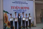 Khen thưởng nhóm học sinh trả lại hơn 21 triệu đồng cho người bị mất