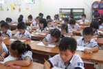 Phụ huynh hãy dừng lại trước cổng trường...