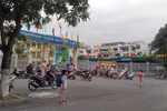 Ở trường Cao Bá Quát, phụ huynh muốn nước nhưng chỉ được lửa?