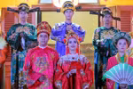 Cận cảnh "phò mã" cưới "công chúa" trong Hoàng cung Huế