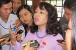 Thưa bà Bộ trưởng Y tế: Điều gì "làm bẩn áo blouse"?