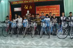 Báo Giáo dục Việt Nam trao tặng xe đạp tới học sinh có hoàn cảnh khó khăn