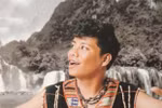 Chàng ca sĩ Sao mai mang Tết về quê hương nghèo khó