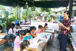 Lớp học bên kia ánh hào quang