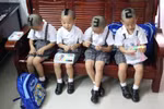 Chùm ảnh: Kiểu đầu cực "độc" của bốn anh em sinh tư ngày khai giảng