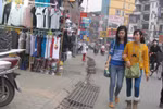 Người Hà Nội đẩy người đi bộ xuống đường để chiếm vỉa hè bán hàng (P1)