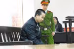 Video: Đặng Trần Hoài bước ra xe bịt bùng trong tiếng gào khóc của vợ