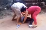 "2 mẹ con đánh ghen, lột quần áo 'tình địch' có dấu hiệu hình sự"