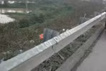 Hà Nội: Phát hiện xác chết bị đốt cháy đen ở bên cạnh đường