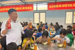 Tấm lòng thầy giáo vùng cao chăm lo bữa ăn, giấc ngủ học sinh đến hiến đất xây trường