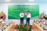 Chàng trai "vàng" Olympic Toán quốc tế nhận học bổng khoa học cơ bản của ĐHQGHN