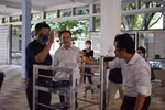 Trường Đại học sản xuất Robot vận chuyển trong khu cách ly Covid-19