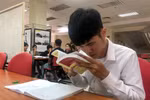 Hành trình chinh phục ước mơ làm thầy giáo của chàng trai khiếm thị