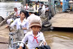 Thương bệnh binh, trẻ em dưới 10 tuổi không phải nộp phí qua phà
