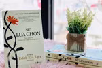 Sự lựa chọn - Nơi ngục tối không thể ngăn hy vọng nở hoa