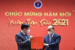 Thủ tướng Nguyễn Xuân Phúc thăm hỏi động viên ngành Y tế