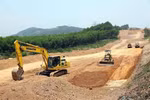 Tiếp tục gỡ vướng về nguồn vật liệu thi công Dự án cao tốc Bắc-Nam phía Đông