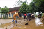 Khai trường rồi, nước lũ vẫn dâng cao