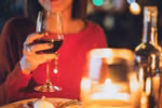 Uống rượu khi cho con bú, vô cùng nguy hại