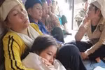 Xót xa bố mẹ trẻ tử nạn khi chuẩn bị đồ dùng cho con đón năm học mới 