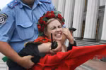 Phong trào FEMEN: Khi phụ nữ dùng "vũ khí trời cho" để biểu tình (P1)