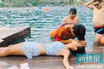 Mặc bikini cứu hộ được trả lương cao gấp 3 lần 