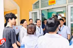 Bộ trưởng Nguyễn Kim Sơn động viên thí sinh, giáo viên trước kỳ thi tốt nghiệp