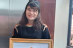 Nghe cô giáo Ê đê kể chuyện đi vận động học sinh đến trường